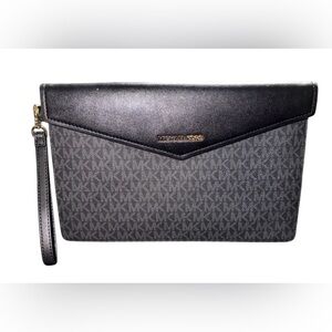 Michael Kors Maisie XLarge envelope clutch wristlet like new